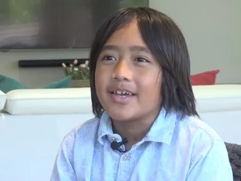 Cuộc sống của cậu bé con lai Việt từng kiếm hơn 700 tỷ đồng/năm nhờ làm video "đập hộp" đồ chơi bây giờ ra sao?