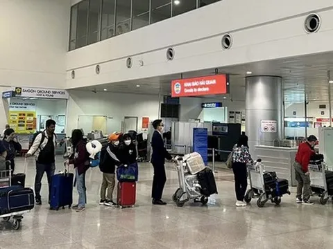 Hải quan sân bay Tân Sơn Nhất lên tiếng về vụ tố vòi tiền khi nhập cảnh