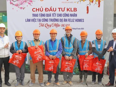 Chủ đầu tư KLB tặng quà Tết 600 công nhân công trường Feliz Homes