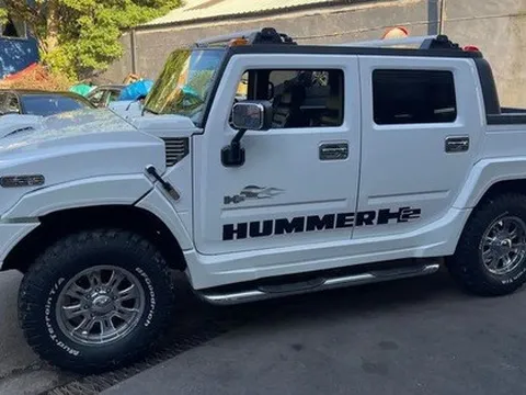 Chiếc Hummer H2 lạ được một người dùng 'gu độc' đưa xuyên biên giới về Anh