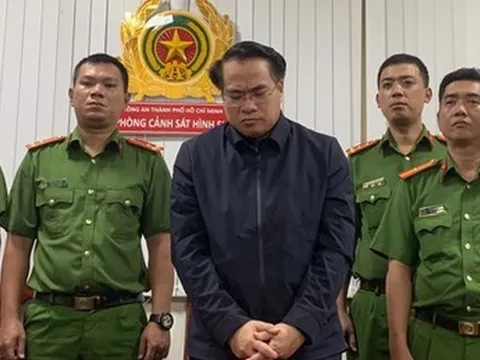 Loạt ảnh khám xét, bắt lãnh đạo Cục Đăng kiểm Việt Nam