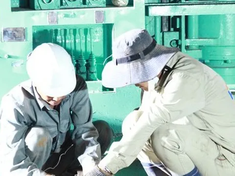 Vụ cháu bé lọt trụ bê tông sâu 35m: Chưa đưa thi thể lên được vì tầng đất sét cứng gây khó