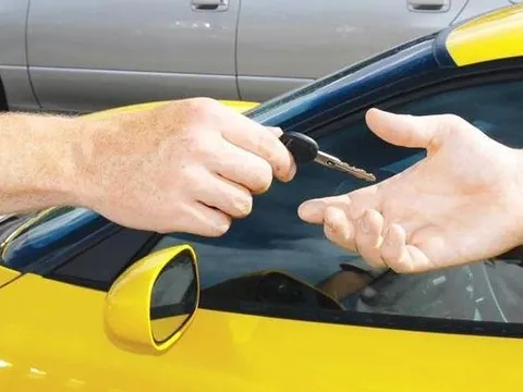 Cận Tết Nguyên đán, giá thuê xe ô tô tự lái cao “cắt cổ” vẫn cháy hàng