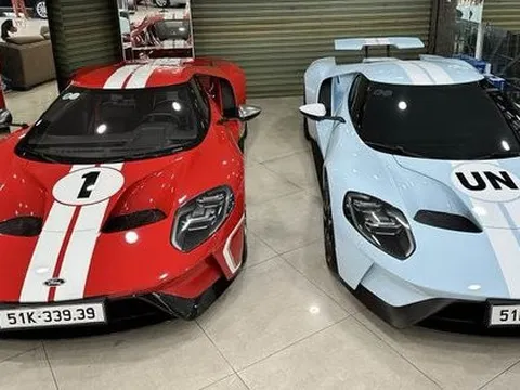 Ông Đặng Lê Nguyên Vũ đổi phong cách chơi xe bằng cặp Ford GT siêu hiếm màu lạ