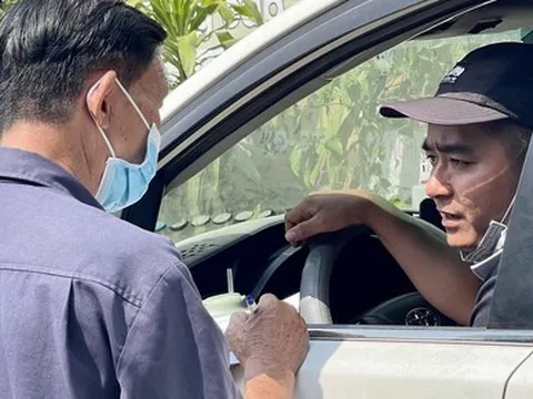 Ngày đầu trung tâm đăng kiểm bị điều tra hoạt động lại: Chủ xe vỡ oà niềm vui