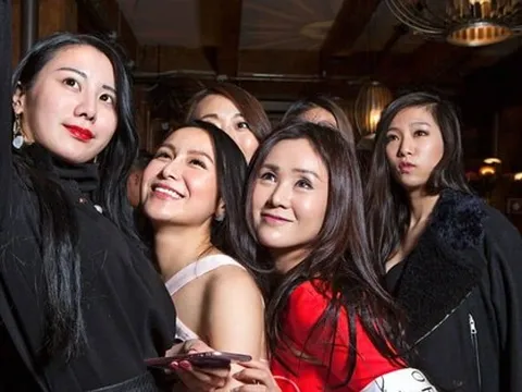 Sự trỗi dậy của “gia tộc ánh trăng”: Khi người trẻ chọn sống sang chảnh, du lịch vi vu nhưng chẳng thèm tiết kiệm một xu