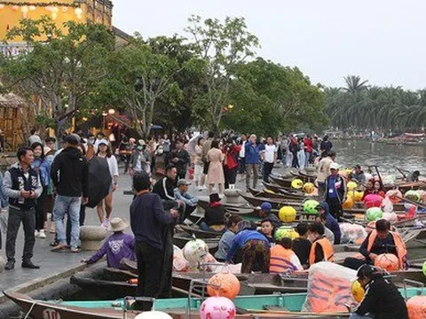 Du lịch bắt đầu nhộn nhịp