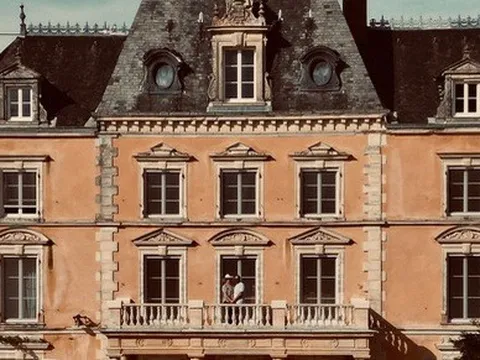 Lâu đài Pháp 185 tuổi và 1.600 cửa sổ có giá ngang căn hộ ở Sydney