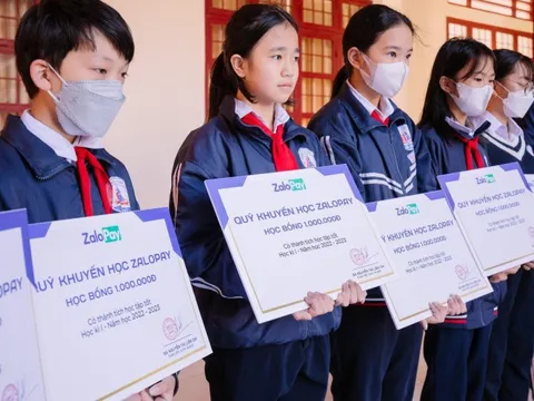 ZaloPay trao học bổng khuyến học và lì xì phụ huynh dịp Tết Quý Mão