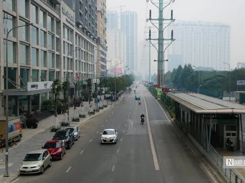 Đường phố Hà Nội vắng vẻ ngày đầu nghỉ Tết