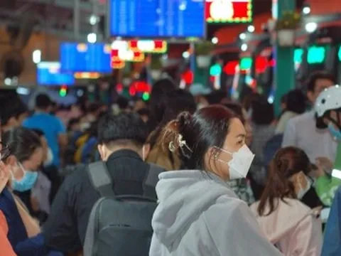 TP.HCM: Bến xe Miền Tây đông nghịt khách về quê đón Tết