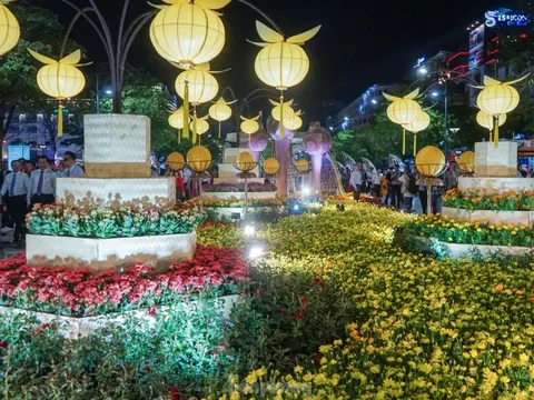 Đường hoa Nguyễn Huệ 2023 chính thức mở cửa, người dân nô nức đến du xuân