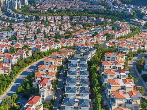 Một doanh nghiệp ở Trung Quốc xây cả khu biệt thự rộng 2.500 mẫu đất làm 'phúc lợi' cho nhân viên: Giảm 40% giá, hưởng cuộc sống vương giả, đến làng đại gia nổi tiếng còn thua xa