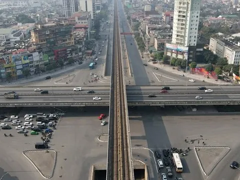 Những tuyến phố Hà Nội hằng ngày đông đúc bỗng yên bình trong ngày 30 Tết