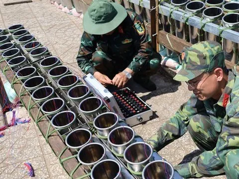 Bên trong trận địa pháo hoa tầm cao ở Cần Thơ trước giờ khai hỏa