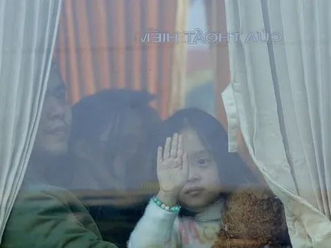 Những chuyến xe cuối cùng đưa người dân về quê kịp đón giao thừa