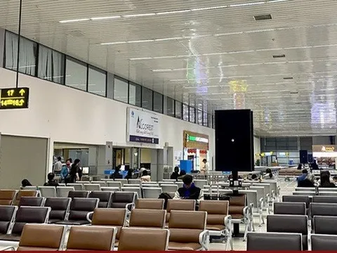 Sân bay Nội Bài thưa thớt trong sáng ngày đầu năm mới