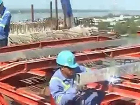 Thi công cầu Mỹ Thuận 2 xuyên Tết