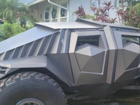 Batmobile chế tạo từ bán tải đời 2007: Nhiều chi tiết thủ công