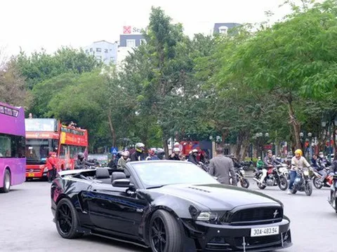 Dân chơi xe Hà thành diễu phố ngày đầu xuân