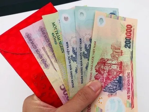 Bài toán kinh tế đầu năm: Cầm tiền mừng tuổi của con nên tiêu ngay, cất đi, gửi ngân hàng, mua vàng hay đầu tư chứng khoán?