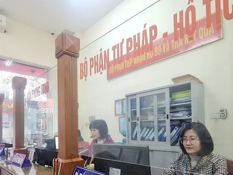 Công sở Hà Nội ngày đầu làm việc: Cán bộ nghiêm túc, công dân thưa vắng