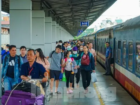 Mùng 7 tháng Giêng: Sân ga nhộn nhịp hành khách trở về TPHCM