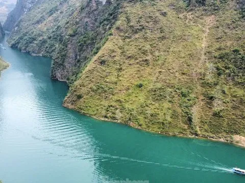 Giới trẻ nô nức check-in Mã Pì Lèng và hẻm Tu Sản ngày đầu xuân