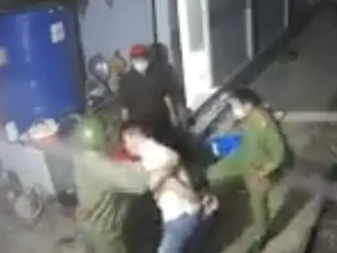 Tạm đình chỉ công tác đại úy công an trong clip người đàn ông say rượu bị đánh