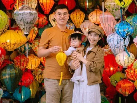 Bộ ảnh "tình bể bình" của gia đình nhỏ tại phố cổ Hội An