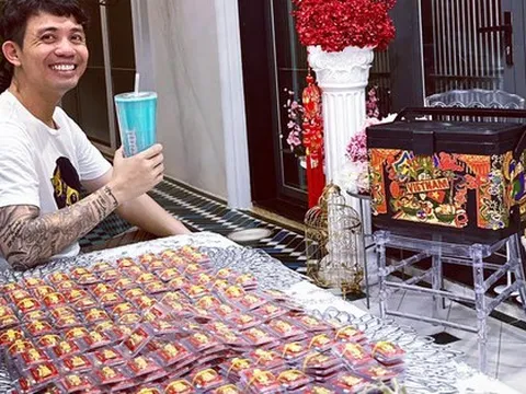 Ngày vía Thần Tài, đại gia Minh Nhựa mua cả "thùng vàng" để lấy lộc khiến dân tình đua nhau “xin vía”