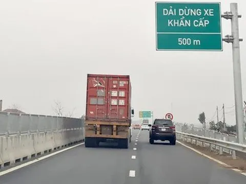 Đường cao tốc chỉ có 2 làn xe: Làm nhỏ vì nhu cầu chưa cao?