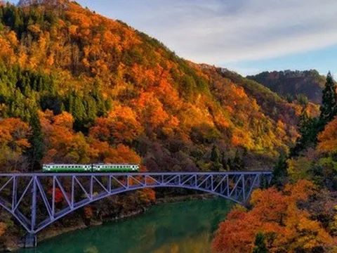 Tuyến đường sắt lãng mạn nhất thế giới 'hồi sinh' nhờ người đàn ông yêu cái đẹp