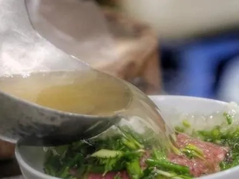 Trang du lịch Australia khen phở Việt Nam là món quà ẩm thực quý giá