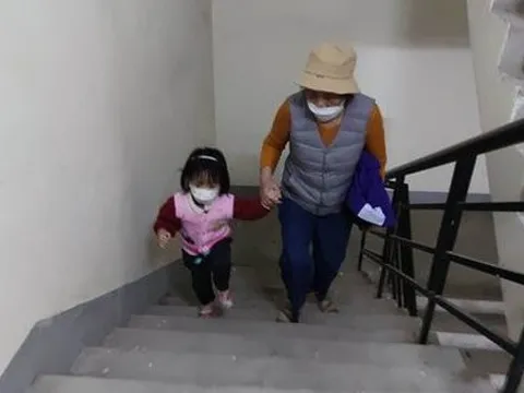 Vụ cháy ở chung cư đông dân nhất Hà Nội: Cư dân kêu trời vì phải đi bộ 39 tầng xuống dưới