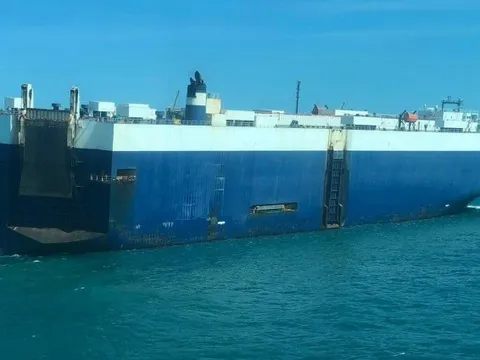 Tin mới vụ tàu nước ngoài chở hơn 4.500 ô tô phát cháy ngoài khơi biển Vũng Tàu