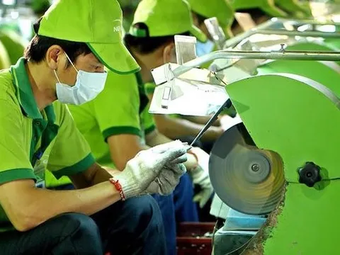 HÓA GIẢI KHÓ KHĂN ĐỂ PHÁT TRIỂN: Tạo động lực tăng trưởng mới