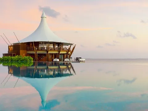 Từ quần đảo heo hút không người ở đến thiên đường ăn chơi thuộc top điểm du lịch hàng đầu thế giới, giá phòng lên đến 2.000 USD/đêm