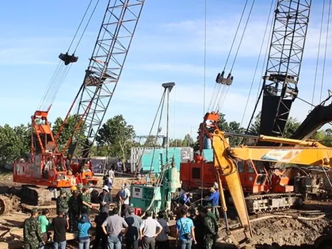 Vụ bé trai lọt vào trụ bê-tông: Nhà thầu đã trả hết chi phí cứu nạn, cứu hộ