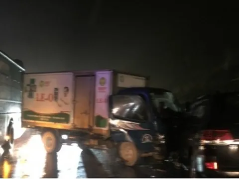 Va chạm liên hoàn trên cao tốc Nội Bài - Lào Cai