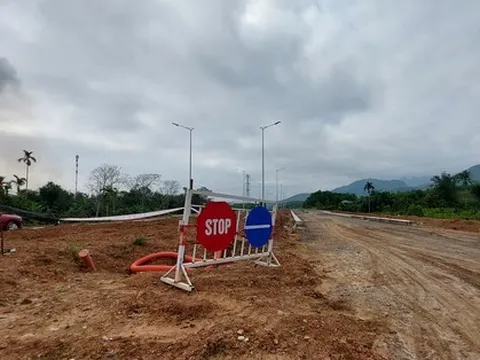 Ngổn ngang dự án nghìn tỷ, 3 lần gia hạn vẫn thi công... rùa bò