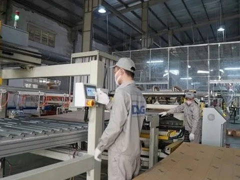 Lợi nhuận của một doanh nghiệp ngành nhựa tụt dốc 99%