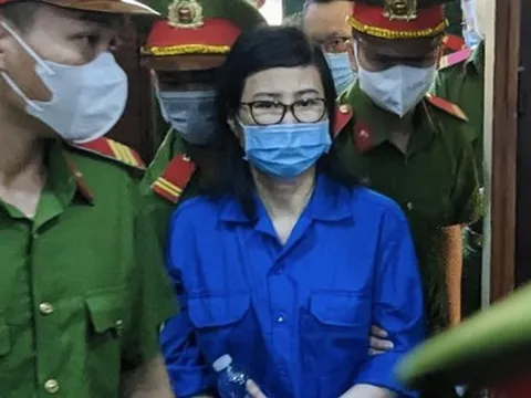 Hình ảnh bà trùm thao túng đấu thầu ở Sở Y tế TP Cần Thơ trong phiên xét xử sáng nay