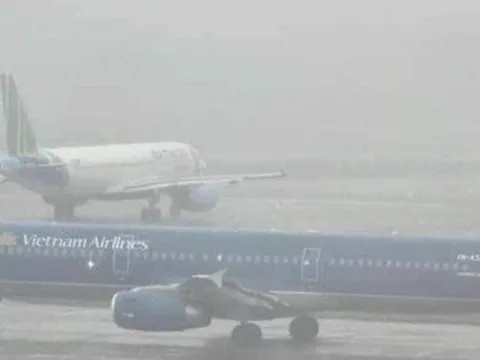 Miền Bắc chìm trong sương mù, nhiều chuyến bay bị hủy, chuyển hướng