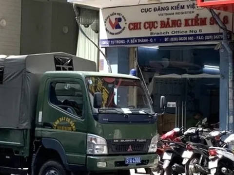 Công an khám xét Chi cục Đăng kiểm số 6 ở TP.HCM