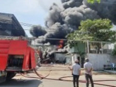 Cháy lớn ở cảng cá Quy Nhơn, 2 người thương vong