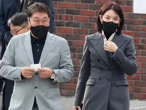 Lee Young Ae gây sốt ở đám cưới gia tộc Hyundai, ai dè bị khí chất của nữ MC kiêm con dâu nức tiếng giới tài phiệt đè bẹp