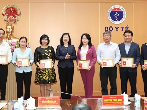 31 cá nhân được Bộ Y tế trao Kỷ niệm chương "Vì sức khoẻ nhân dân"