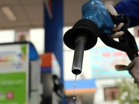 Doanh nghiệp xăng dầu đồng loạt kêu lỗ