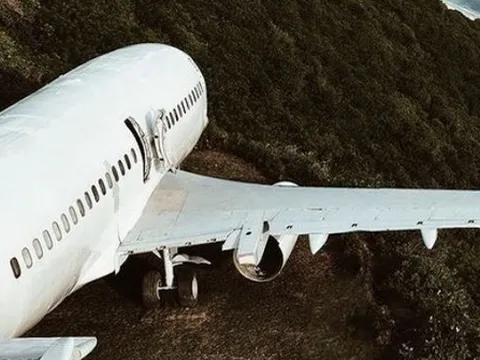 Máy bay "về hưu" được tân trang thành villa độc nhất vô nhị trên vách núi